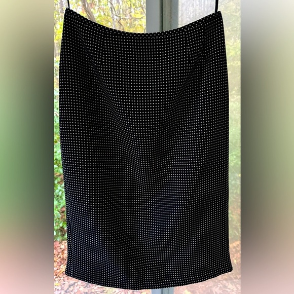 Black Label by Evan Picone 6 black with white tiny polka dots lined pencil skirt - Picture 1 of 9